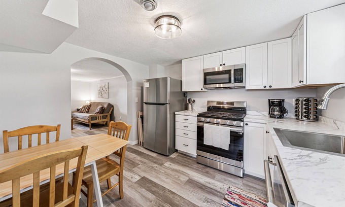 Pepin House | Remodeled 4 Bed Home by Wedding Venues w/Bonfire