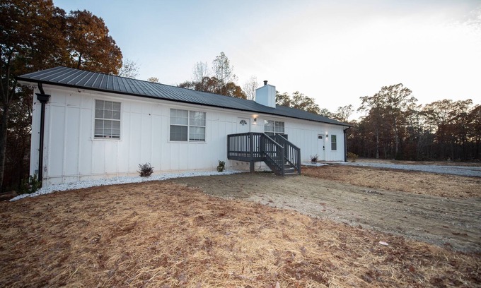 Dawsonville House | Remodeled 4 bedroom home 8 beds Dawnsonville 7 miles from ATlanta MotorSport