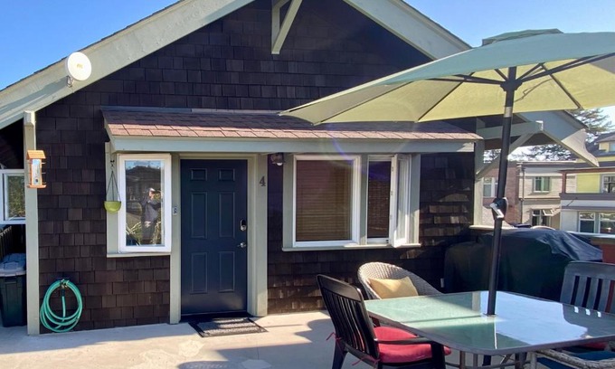 Friday Harbor Apartment | Remodeled and close to ferry & farmer’s market!