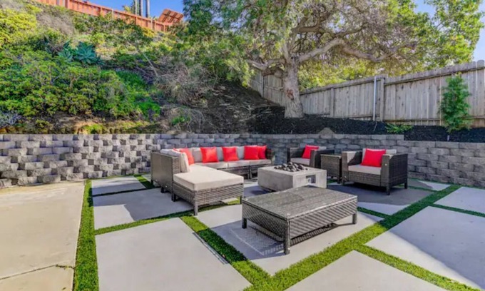 Cardiff-by-the-Sea House | Remodeled Beach Home in Cardiff by the Sea (Pet-Friendly!)