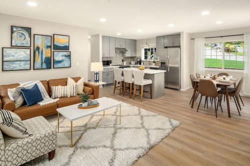 Lake Hills House | Remodeled Bellevue Family home w AC close to everything