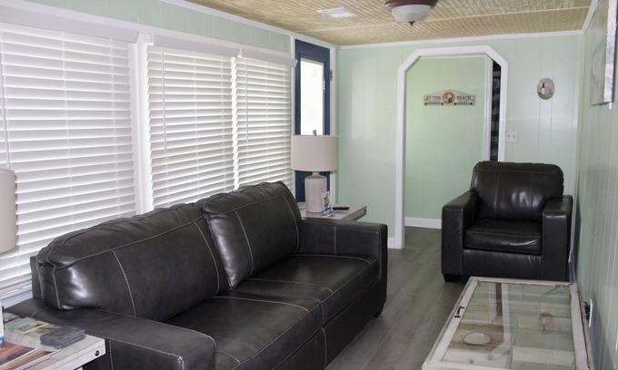 Manteo House | Remodeled Bungalow minutes from historic waterfront downtown Manteo