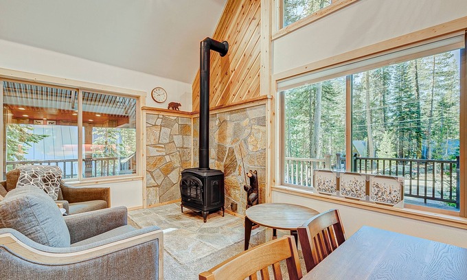 Pla-Vada Woodlands Ski Chalet | Remodeled chalet with private hot tub, bumper pool table & W/D