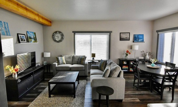Buena Vista Condo | Remodeled condo - Just moments from downtown and the river! STR-097