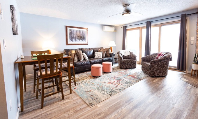 Bartlett Condo | Remodeled Condo| Mins to attractions| Nordic Village Amenities