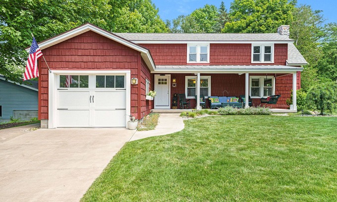 Pentwater House | Remodeled Family Getaway