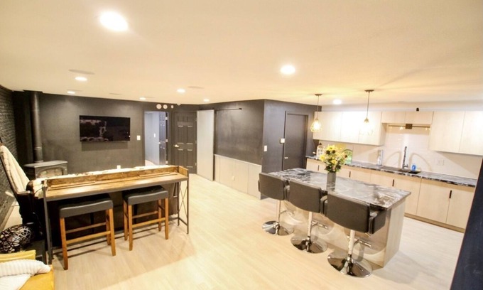 Cedar Falls House | Remodeled flat; Central location in Waterloo! 10 minutes to Allen & Mercy one!