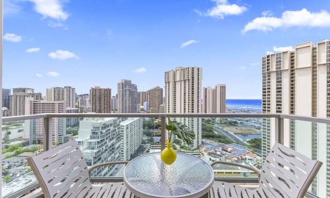 Ala Moana Apartment | Remodeled High-Rise Views In The Heart of Town