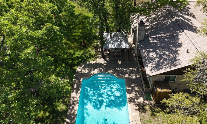 Cross Mountain House | Remodeled hill country house, pool, 1.25 fenced acres Fiesta Texas - Sea World