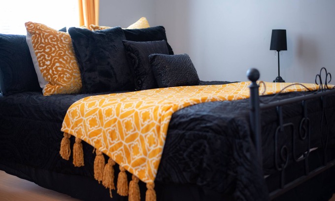 Holly Springs Cottage | Remodeled historical loft walking distance from the Square.