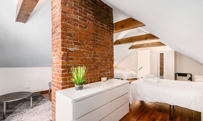 Downtown Columbus House | Remodeled historic home in German Village- short walk to local park and eateries