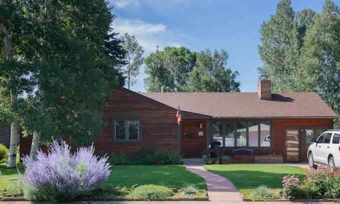 Coconino Estates House | Remodeled, Home Away From Home with A/C, Close to Downtown, Skiing and ~NAU~