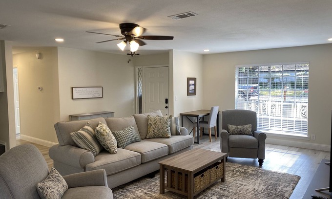 Euless House | Remodeled home in Euless- Spacious and centrally located-weekly discounts