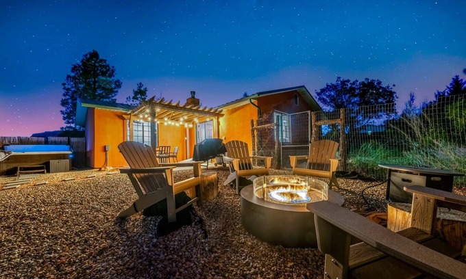 Kanab House | Remodeled home in Kanab, Utah! Close to Zion National Park and Bryce Canyon. Pri