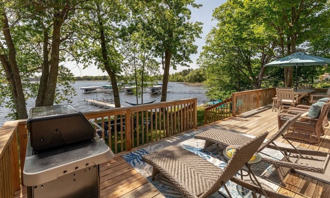 Garrison Apartment | Remodeled Home on Great Fishing & Swimming Bay!