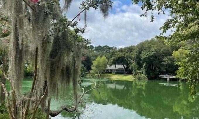 Whitemarsh Island House | Remodeled Island Home between Savannah & Tybee
