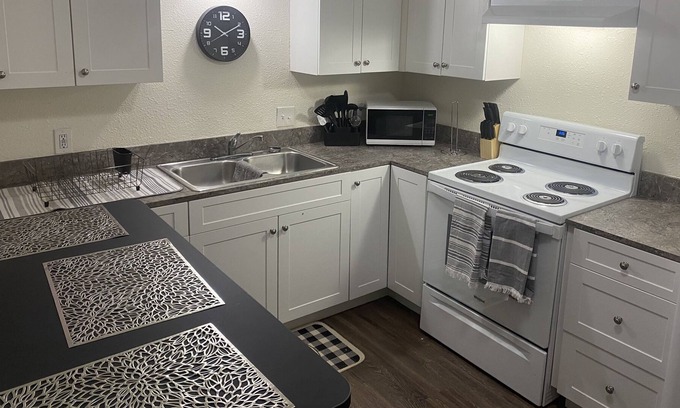 Portales Apartment | Remodeled Modern 2 Bedroom Apartment Close to ENMU