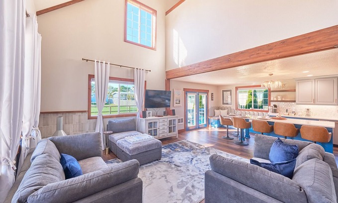 Long Beach House | Remodeled, Quiet Neighborhood, Hot Tub, Dogs Ok, (KCottage)