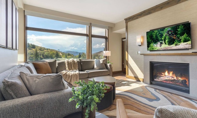 Avon Condo | Remodeled! Resort & Spa, Ski in/out, HOT TUB, Ski Valet, Health Club, Mtn Views