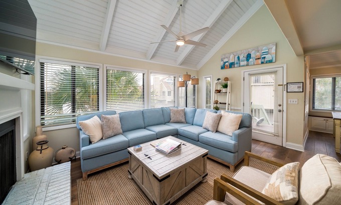 Sealoft Villas Villa | Remodeled Sealoft! Beautiful Lagoon/Golf Views! Close to Beach/Pools! Amenity Cards!