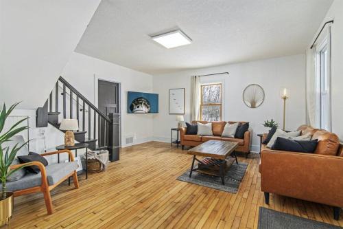 Crosby House | Remodeled* Sleeps 7, Fire Pit, Indoor Bike Storage