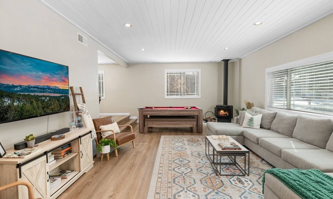 Summit Estates House | Remodeled Snow Summit Cabin, Game Room & Hot Tubn