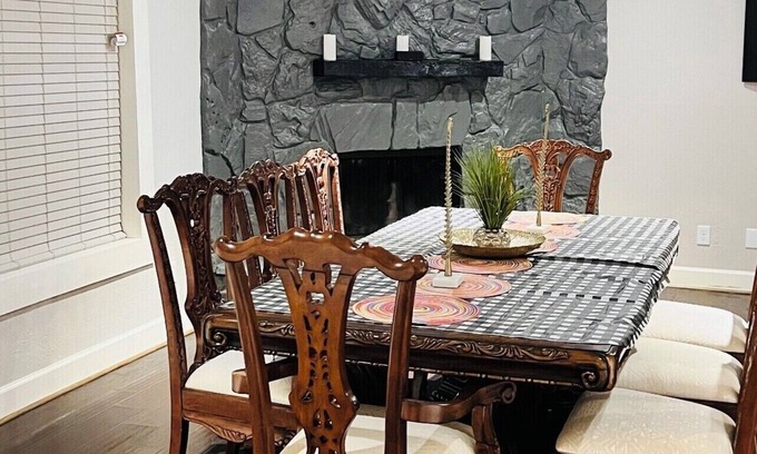 Clodine House | Remodeled, Sophisticated 3-4 bedroom home in SugarLand area