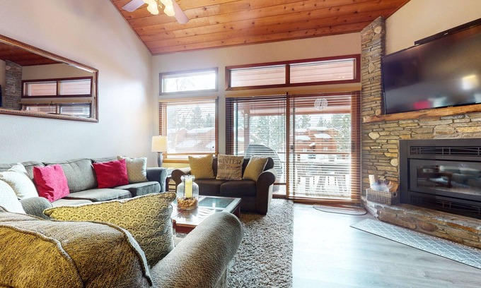 Mammoth Lakes Condo | Remodeled Spacious Townhome, Walk to the Winter Shuttle, Ice Rink & Bowling
