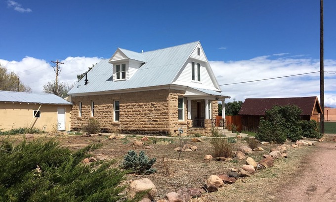 Canon City House | Remodeled Stone House, Close To Down Town, Family & Dog Friendly, Great Deal!