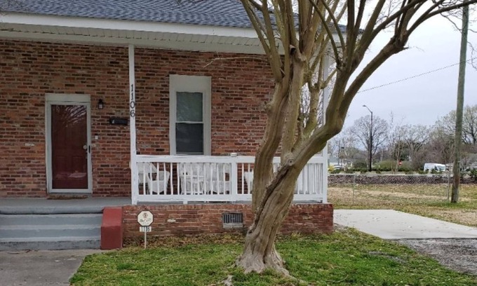 Greenville Apartment | Remodeled Vintage Duplex near ECU & Hospital
