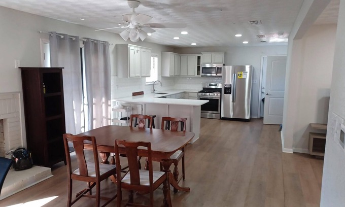Anna House | Remodeled Vintage Home Close to Anna City Center