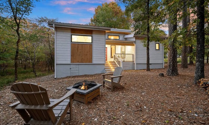 Pickens Cabin | Remote Couple Retreat | Hot Tub, Gym & Pool