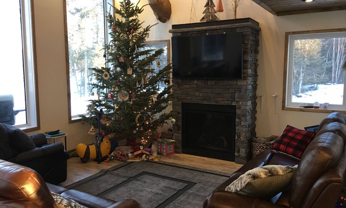 West Central Saskatchewan Cabin | Remote luxury lake front cabin located in the middle of Saskatchewan’s forest.