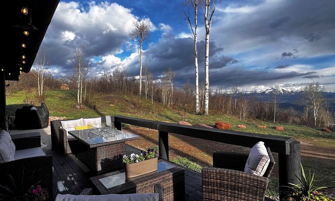 Glenwood Springs Cabin | Remote Mountain Cabin amazing views,FITNESS GYM , WiFi, above Glenwood Springs