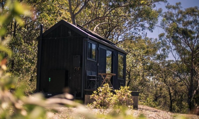 Mangrove Mountain House | Remote Off-Grid Cabin Hidden in the Bush - Yen
