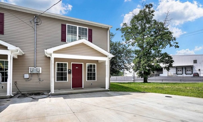 Lebanon House | Remote Workers, Traveling Professionals & more Welcome! New build in Lebanon, PA