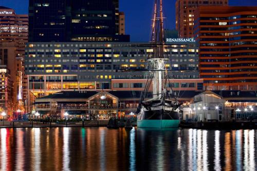 Inner Harbor Hotel | Renaissance Baltimore Harborplace Hotel