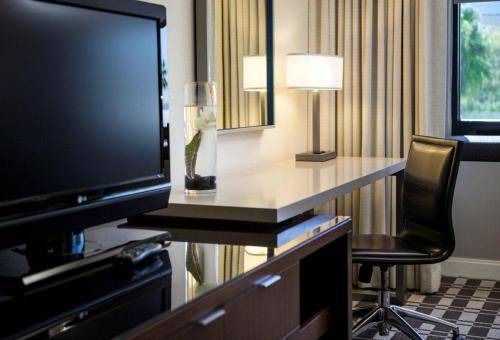 Downtown Long Beach Hotel | Renaissance Long Beach Hotel Guest Room 2 Double