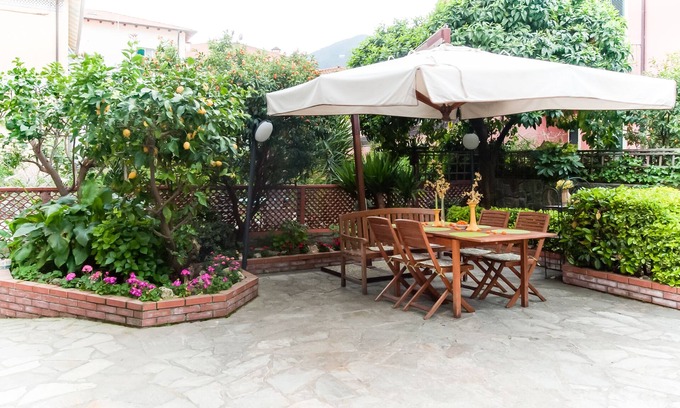 La Spezia House | Renata Holiday Home - Holidays & Tourism in La Spezia - Ampio giardino esterno