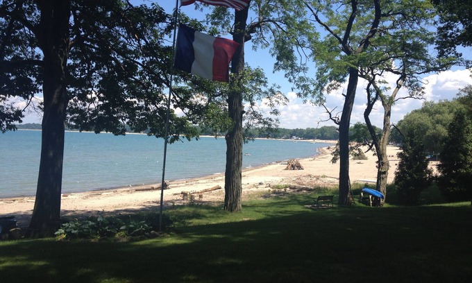 Lake Erie Beach House | Renee's Lake House: Lakefront home with Beautiful views of Lake Erie.