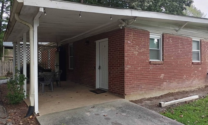 Doraville House | Renew Apartment Duplex, families couples or singles for vacation or work