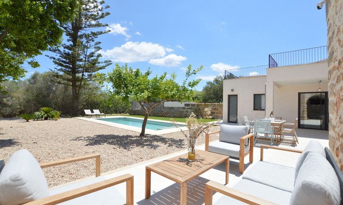 Santa Eugenia Ski Chalet | Renewed House with Pool in the Middle of the Island