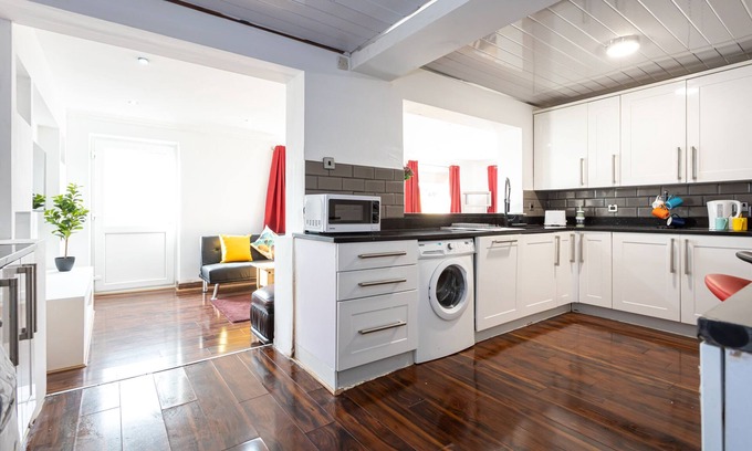 Bolton House | Renfrew House