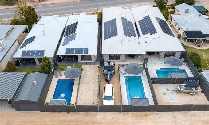 Renmark Hotel | Renmark River Villas No 54 (with pool) - "The Rosa Villa" (with pool)
