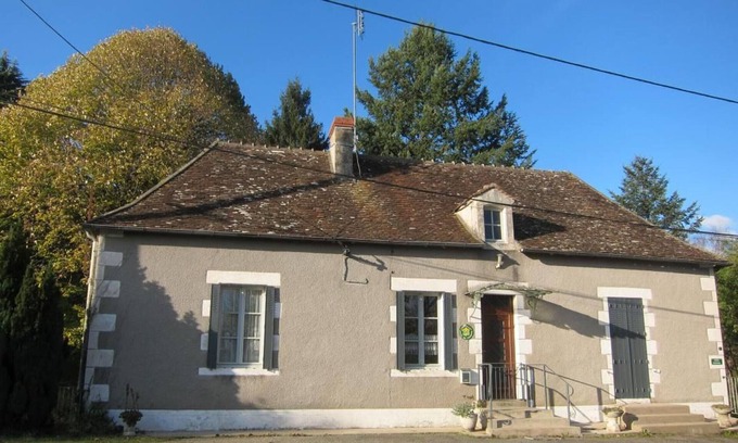 Saint-Hilaire-sur-Benaize Cottage | Renovated house in Berry, Brenne Park, garden