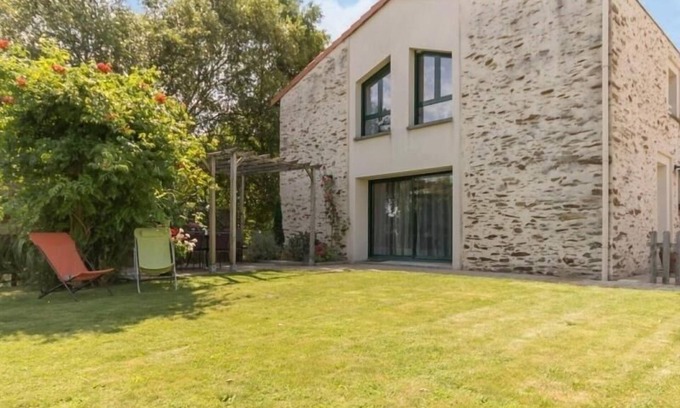 La Chebuette Cottage | Renovated Home near Loire: Garden, Modern Amenities, 3 Bedrooms, Close to Nantes