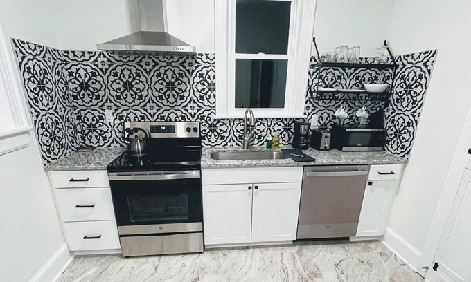 Forest Hills Apartment | Renovated 1 Bedroom in Forest Hills - A