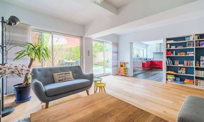 Amidonniers - Caffarelli Condo | Renovated 130m2 apartment in RDJ with office, garden and parking in town center