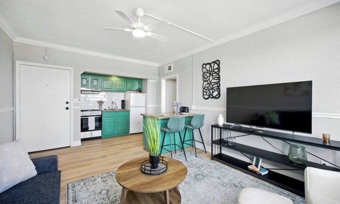 Downtown Jacksonville Apartment | Renovated 16th-Floor 1BR Skyline Views+Prime Location