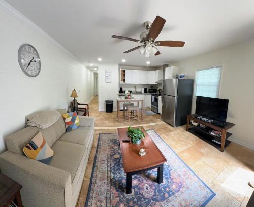 Durham House | Renovated 2 Bedroom In Durham! Superhost!